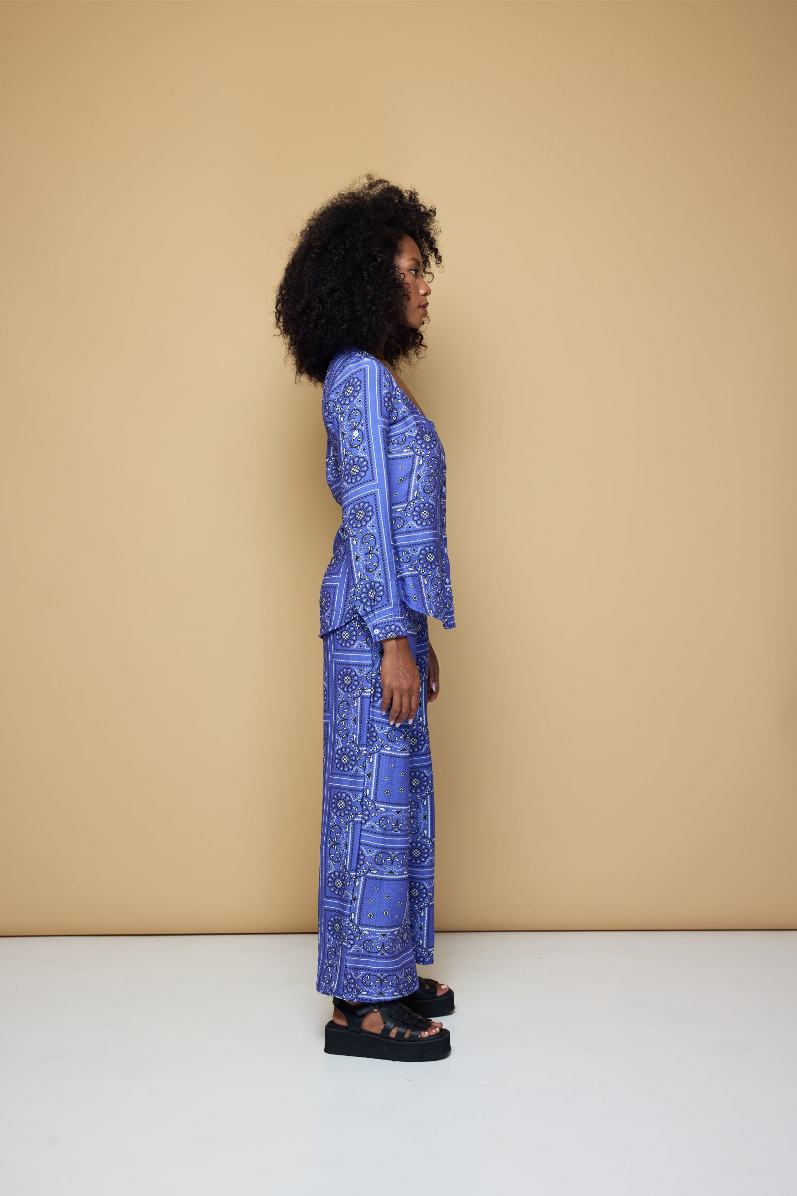 THE GROOVE FITTED SHIRT - BANDANA STATE PRINT/ BLUE