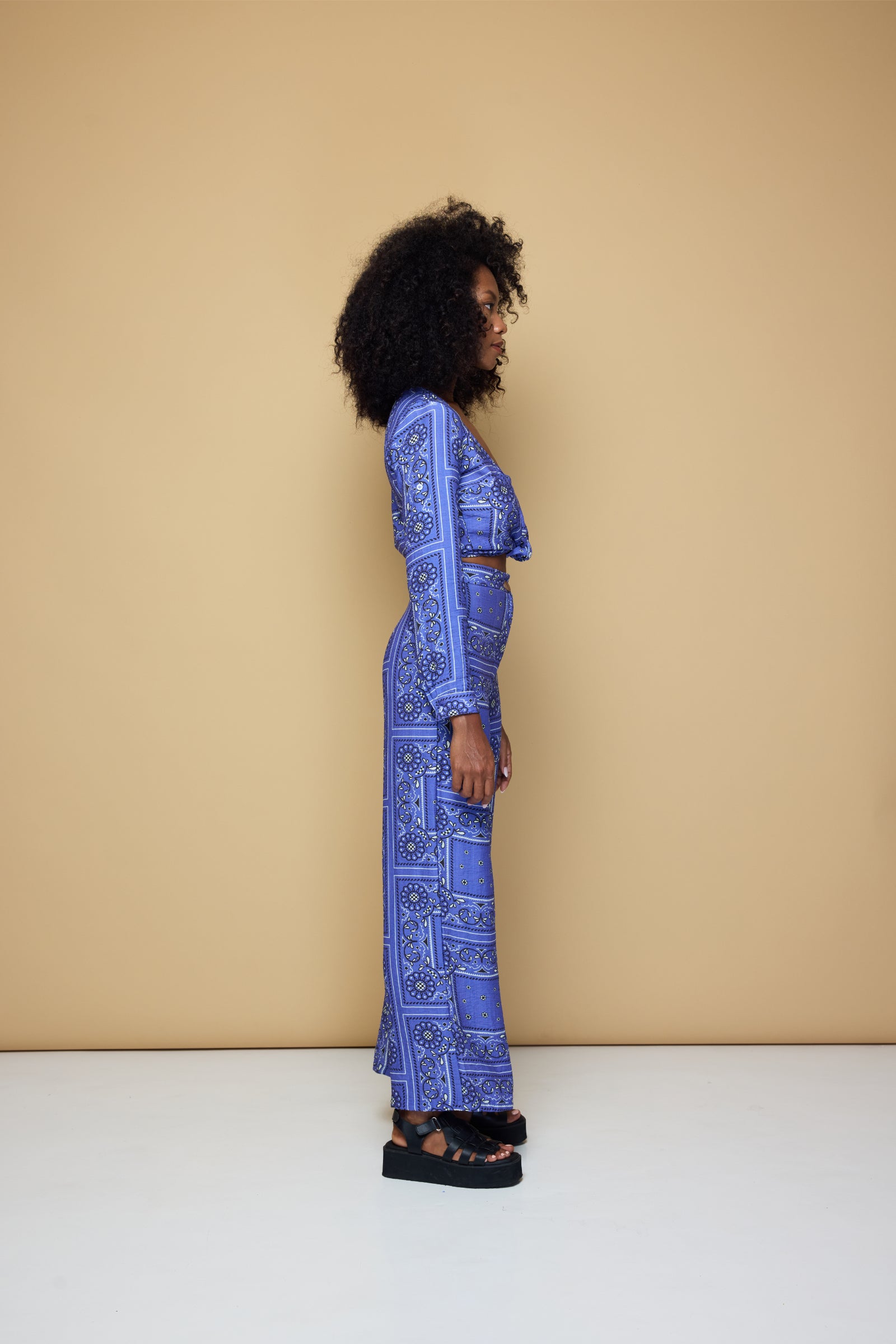 THE GROOVE FITTED SHIRT - BANDANA STATE PRINT/ BLUE