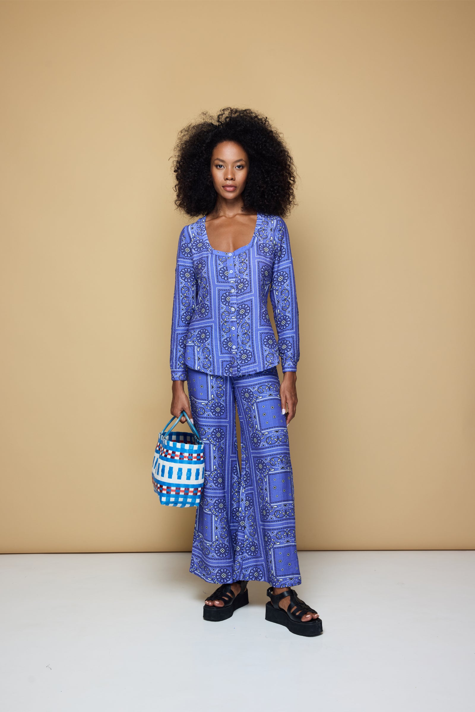 THE GROOVE FITTED SHIRT - BANDANA STATE PRINT/ BLUE