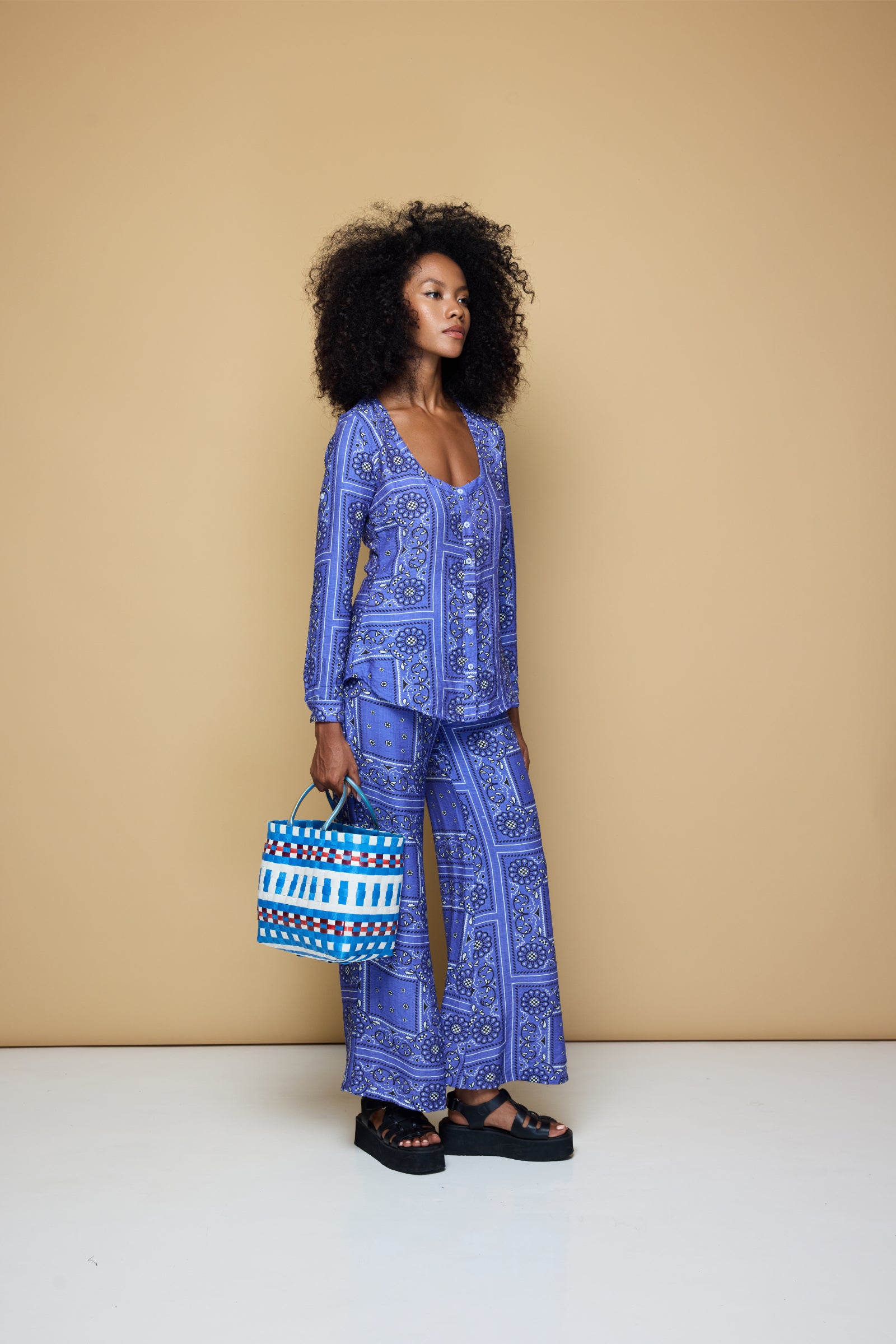 THE GROOVE FITTED SHIRT - BANDANA STATE PRINT/ BLUE