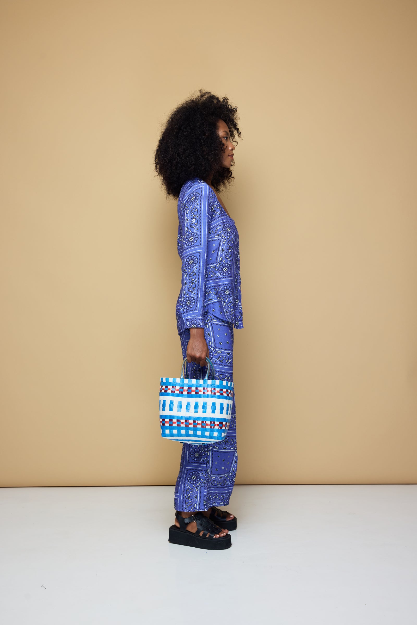 THE GROOVE FITTED SHIRT - BANDANA STATE PRINT/ BLUE