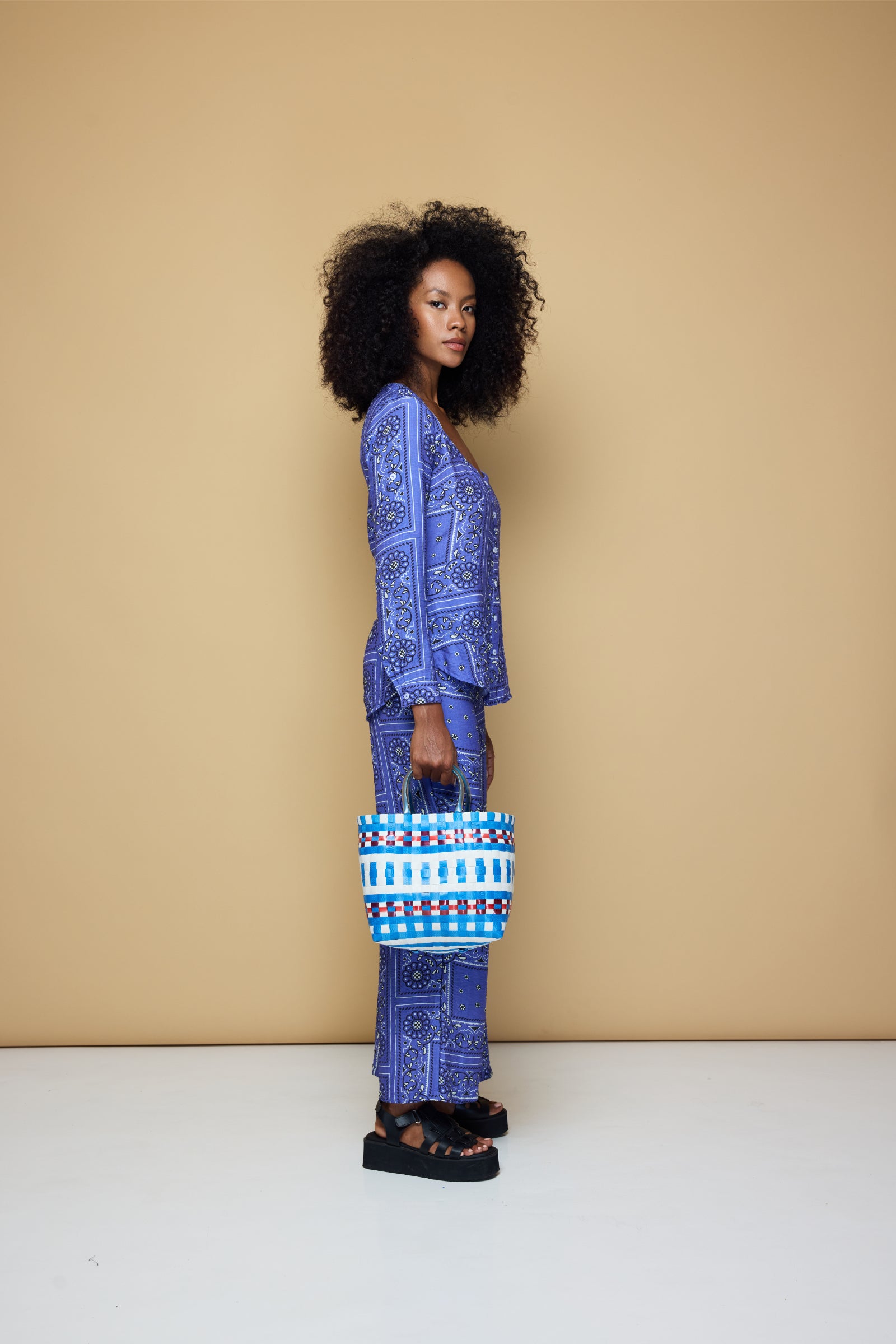 THE GROOVE FITTED SHIRT - BANDANA STATE PRINT/ BLUE